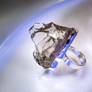Anillo con cuarzo en bruto