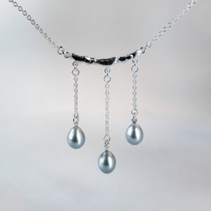 Collar con perlas de río
